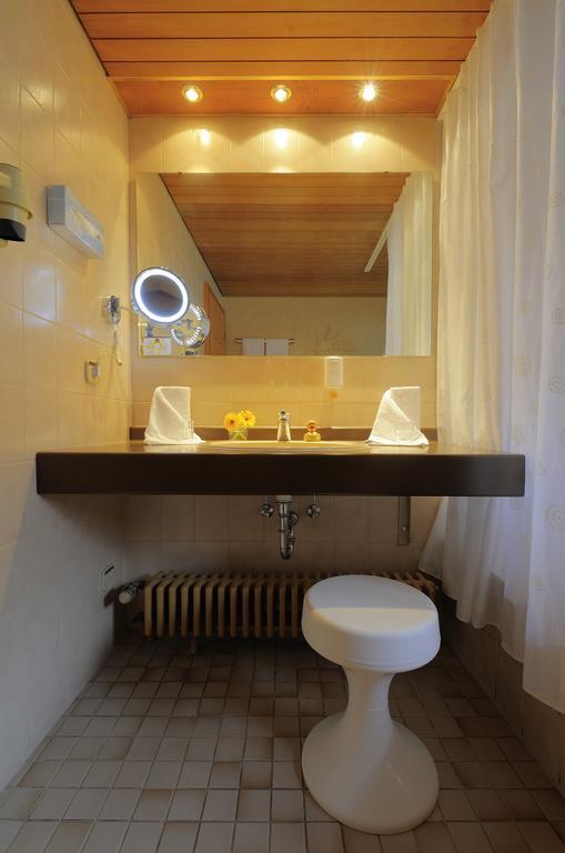 Hotel Hofgut Sternen - Wohnen In Kunst Und Kultur Breitnau Room photo
