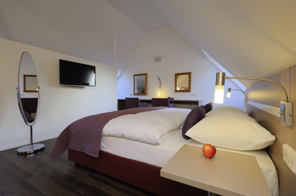 Hotel Hofgut Sternen - Wohnen In Kunst Und Kultur Breitnau Exterior photo